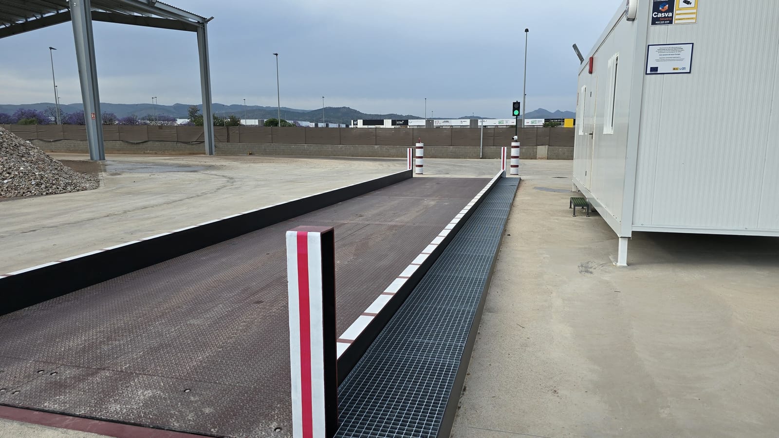 Báscula puente para el pesaje de camiones instalada por Dastions