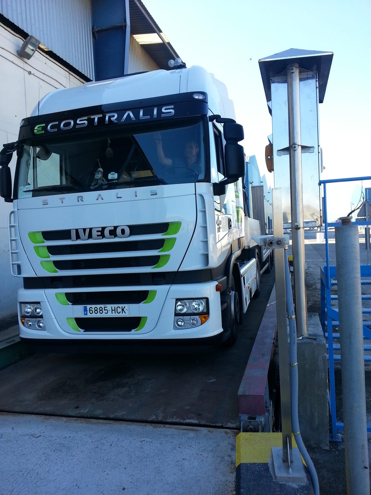 Tótem de pesaje y control de acceso de camiones con Truck & Scales